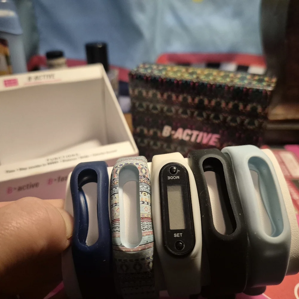 Be– Active Fashionable Interchangeble Fitness Tracker